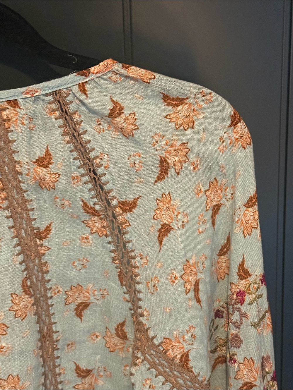 🍂 Sundance Women’s Linen Light Blue Floral Embroidered Peasant Blouse - Size M - Picture 11 of 13